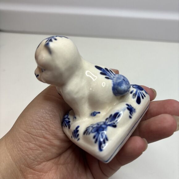 Holland Delft Blue  Cat on a Pillow Flowers Vintage Excellent Condition 2.75” - Picture 3 of 6